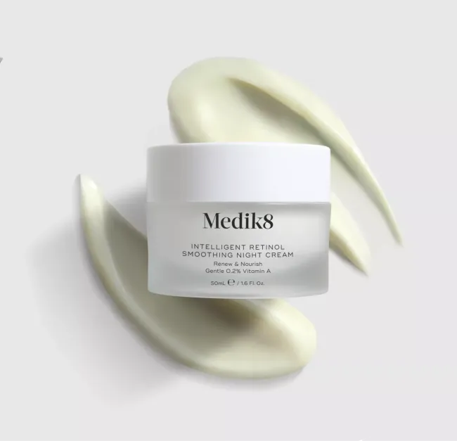 Medik8 INTELLIGENT RETINOL® SMOOTHING NIGHT CREAM Інтеліджент ретинол смузін найт крем - Відновлюючий та живильний нічний крем з 0,2% вітаміну А