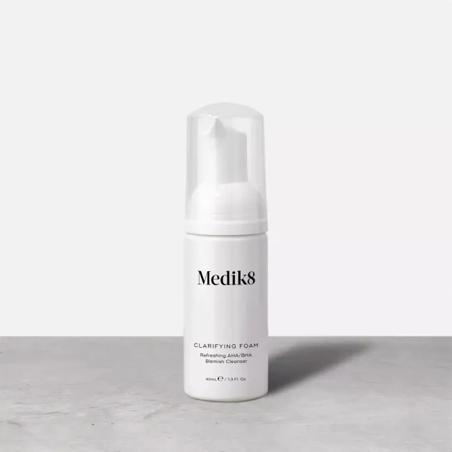 CLARIFYING FOAM Medik8 – Очищаюча пінка для жирної проблемної шкіри