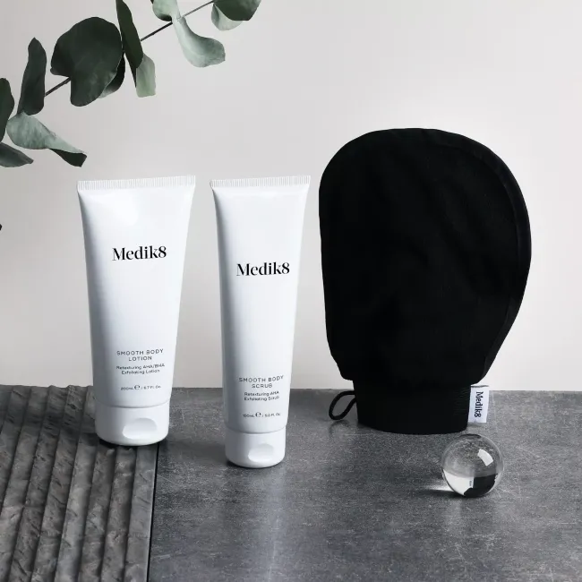 SMOOTH BODY EXFOLIATING KIT Medik8 – Набір для ексфоліації тіла