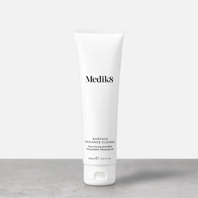 SURFACE RADIANCE CLEANSE Medik8 - Очищаючий гель з АНА-кислотами та екстрактом мангостану
