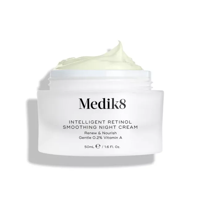 Medik8 INTELLIGENT RETINOL® SMOOTHING NIGHT CREAM Інтеліджент ретинол смузін найт крем - Відновлюючий та живильний нічний крем з 0,2% вітаміну А