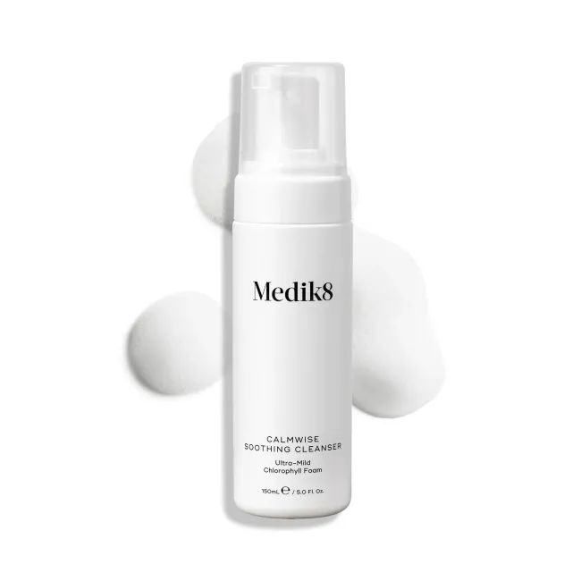 CALMWISE™ SOOTHING CLEANSER Medik8 - Очищаюча пінка для чутливої шкіри