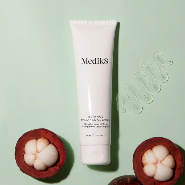 SURFACE RADIANCE CLEANSE Medik8 - Очищаючий гель з АНА-кислотами та екстрактом мангостану