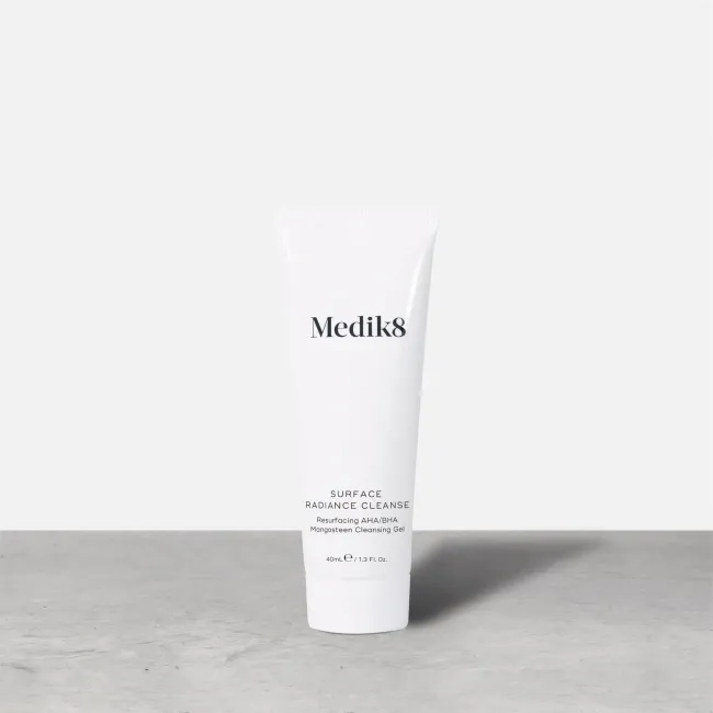 SURFACE RADIANCE CLEANSE Medik8 - Очищаючий гель з АНА-кислотами та екстрактом мангостану